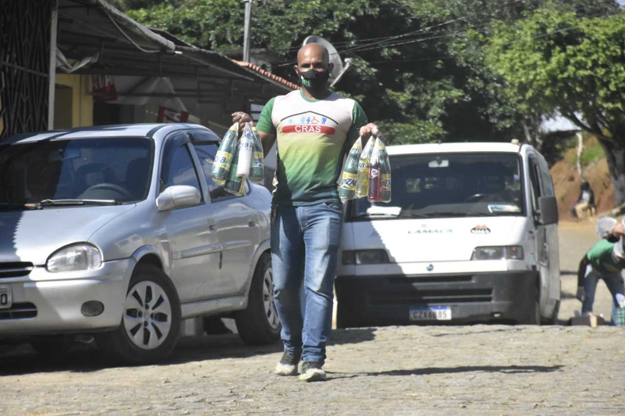 Camacã: Equipe da Secretaria de Assistência Social entrega cesta básica em Novo Itamaraty e Zona Rural